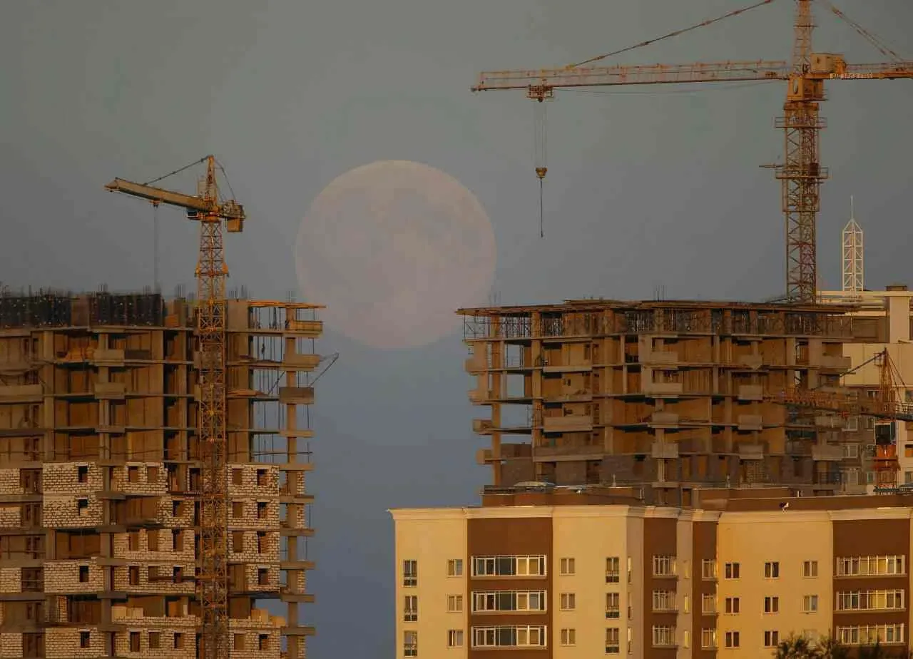 ابرماه از منظره مینسک - بلاروس