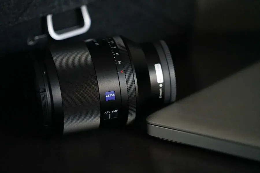 Sony-50mm-Zeiss-1