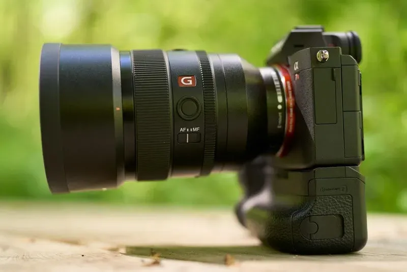 نقد و بررسی حرفه ای لنز سونی 50mm f/1.2 G
