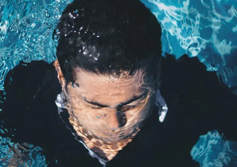 پرتره زیر آب نمونه ای از عکاسی سورئال